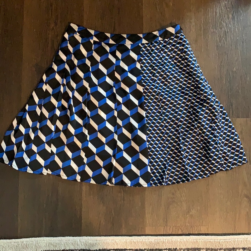 Halogen geometric skirt